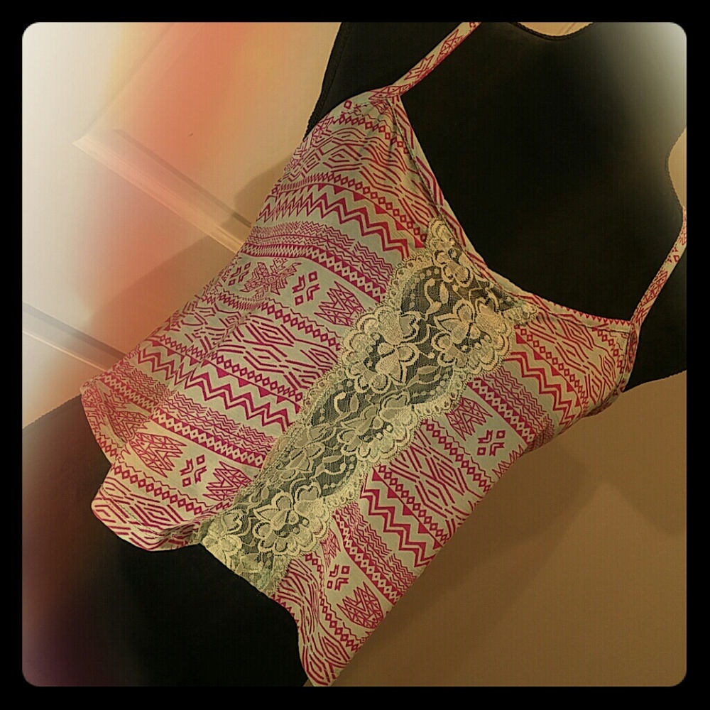 🔵2 FOR $15🔵Adorable Patterned Crop Top